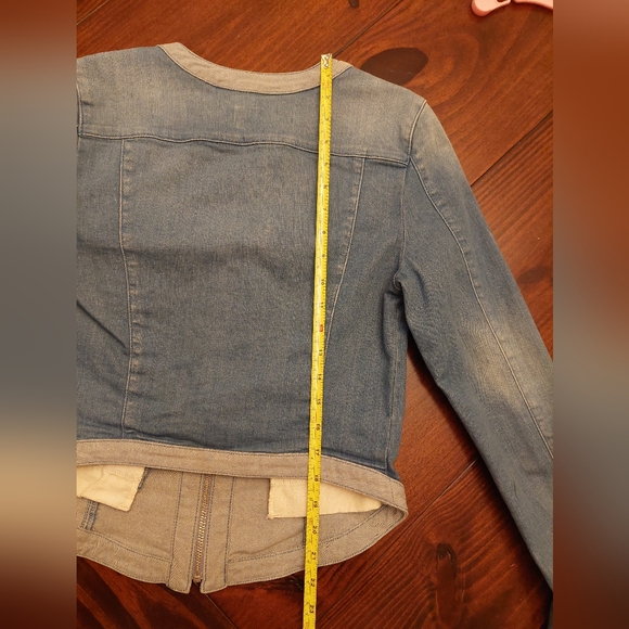 90's Guess Jean Jacket, size M - Picture 2 of 11